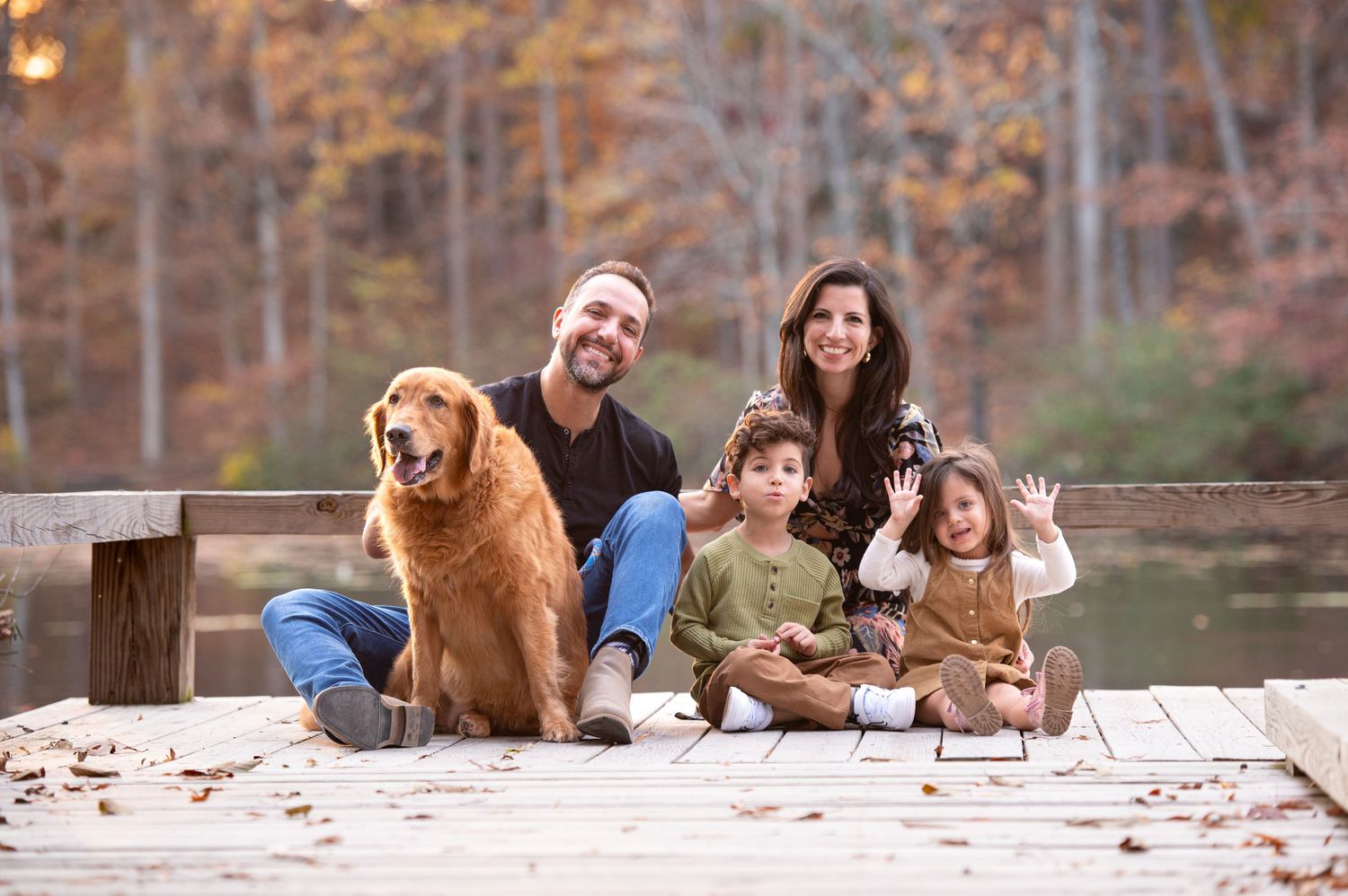 Fall Family Photography on Echo Lake Park. Richmond VA.
