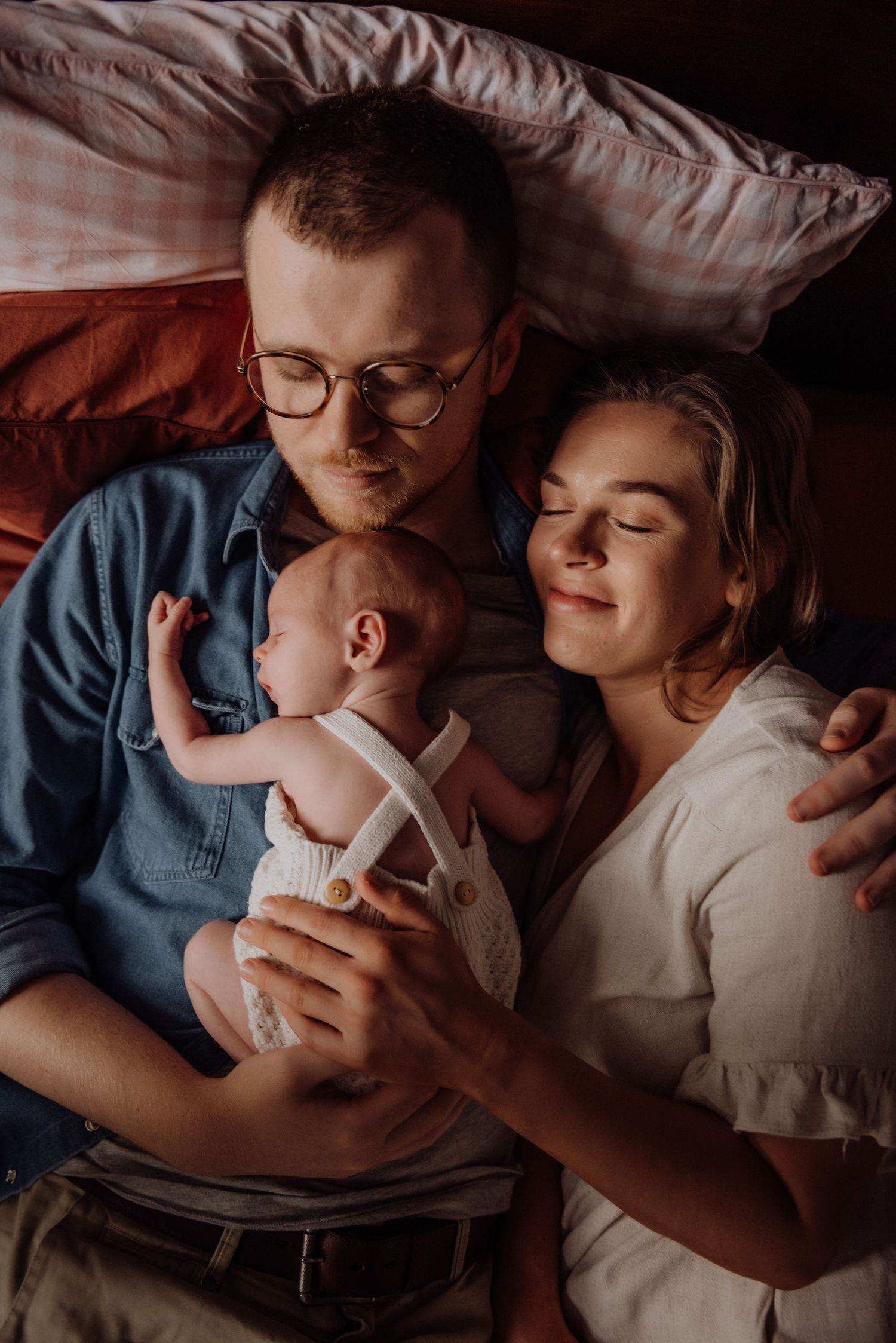 newborn photography Sydney wentworth falls in-home baby hands close up natural lifestyle session IVF rainbow baby