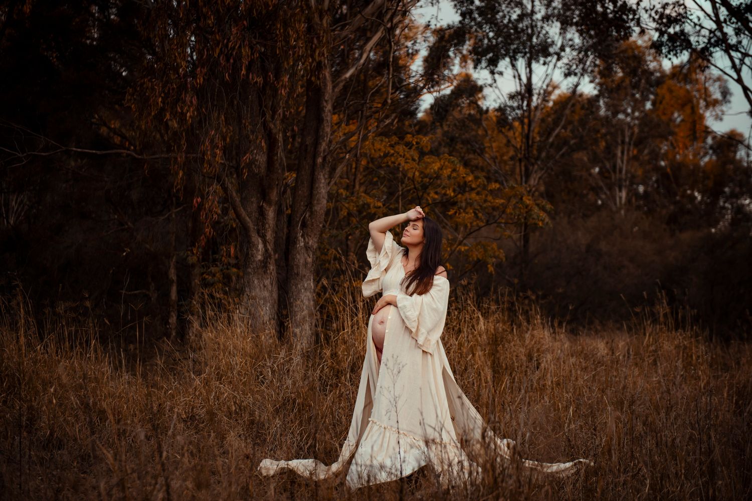 maternity photography Sydney pregnant woman in nature golden light natural lifestyle session. western sydney location. dress from Mamarental