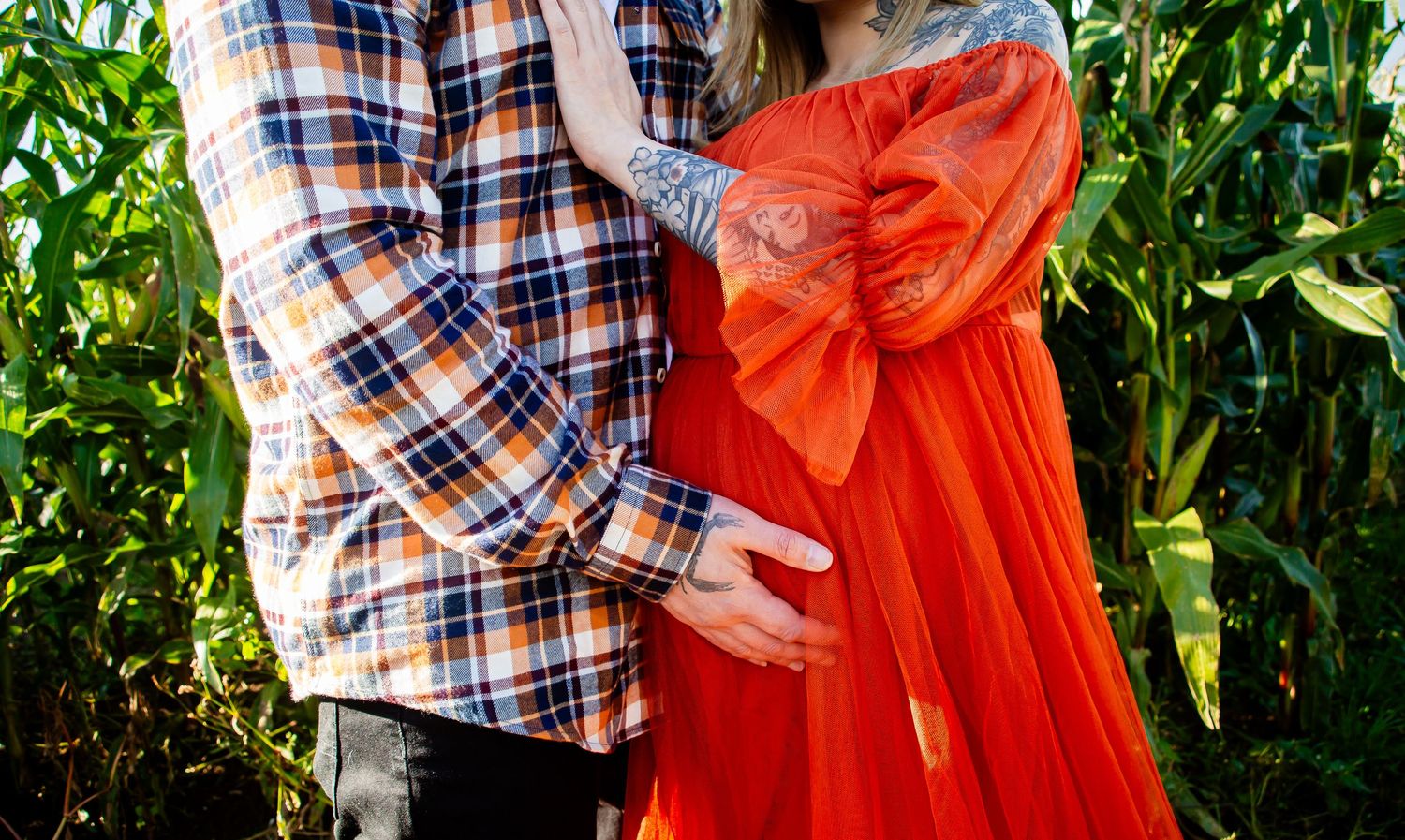 Natural maternity photography session in South Wales capturing glowing mother-to-be by Winter Willow Photography.