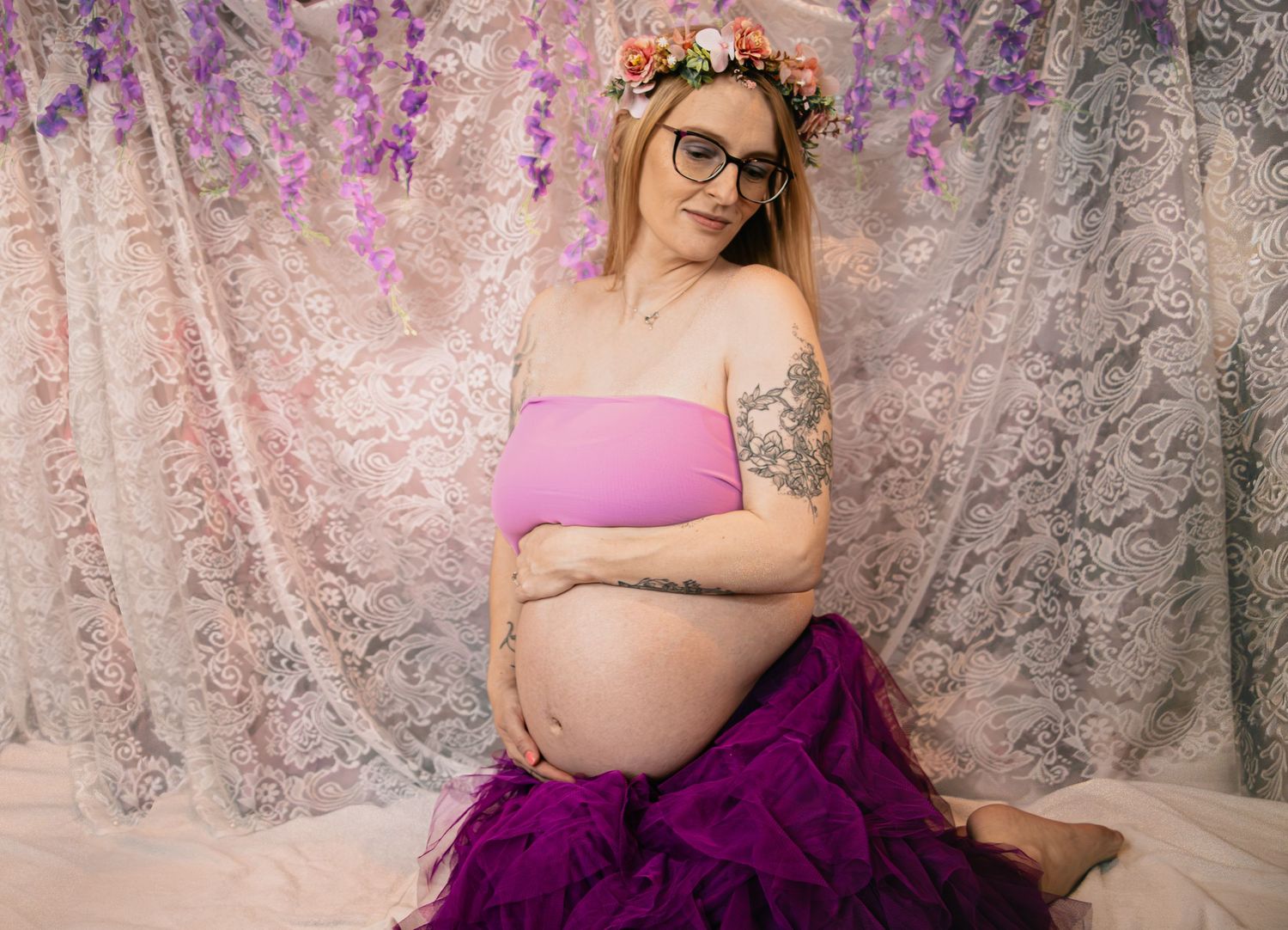 Natural maternity photography session in South Wales capturing glowing mother-to-be by Winter Willow Photography.