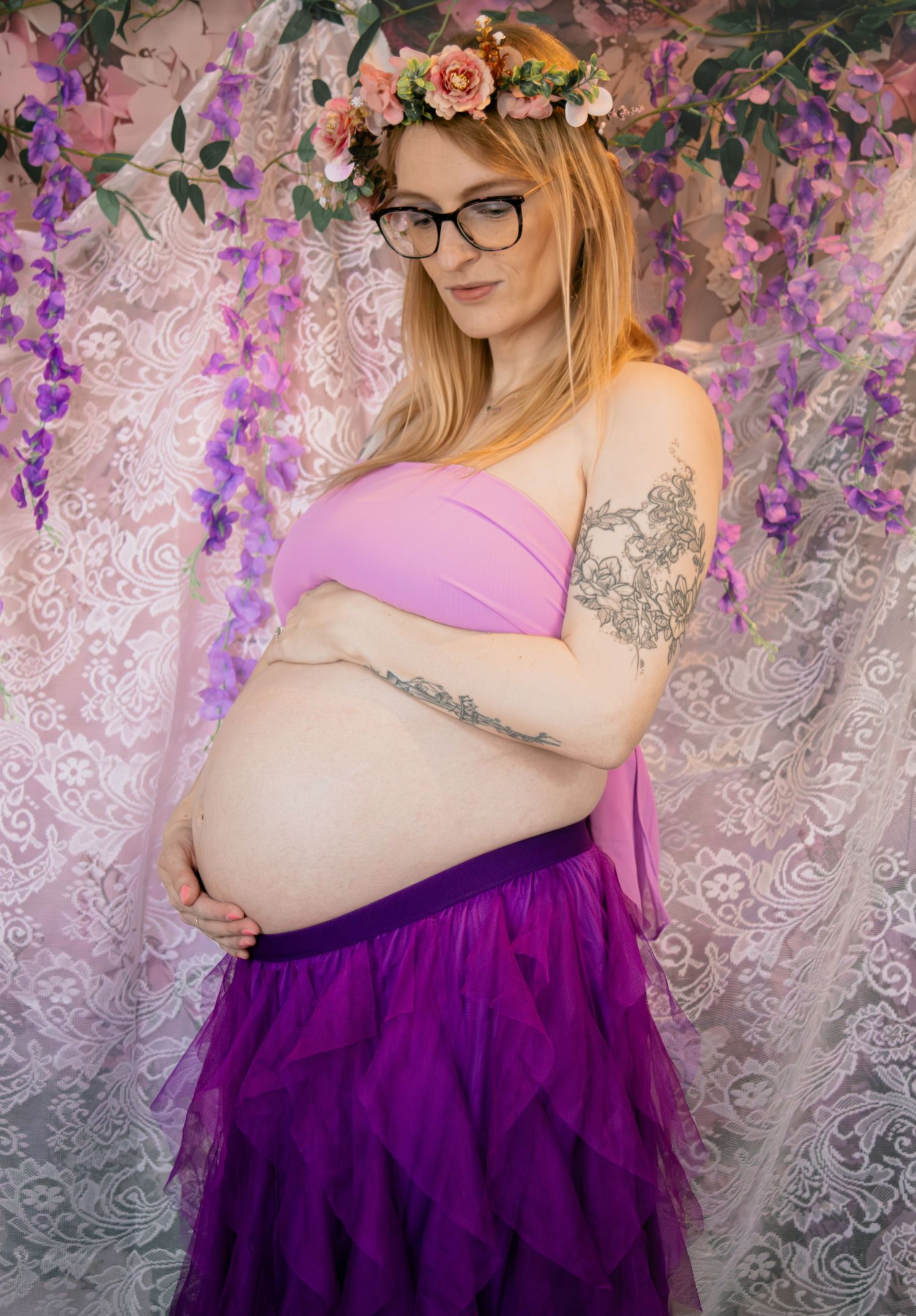 Natural maternity photography session in South Wales capturing glowing mother-to-be by Winter Willow Photography.