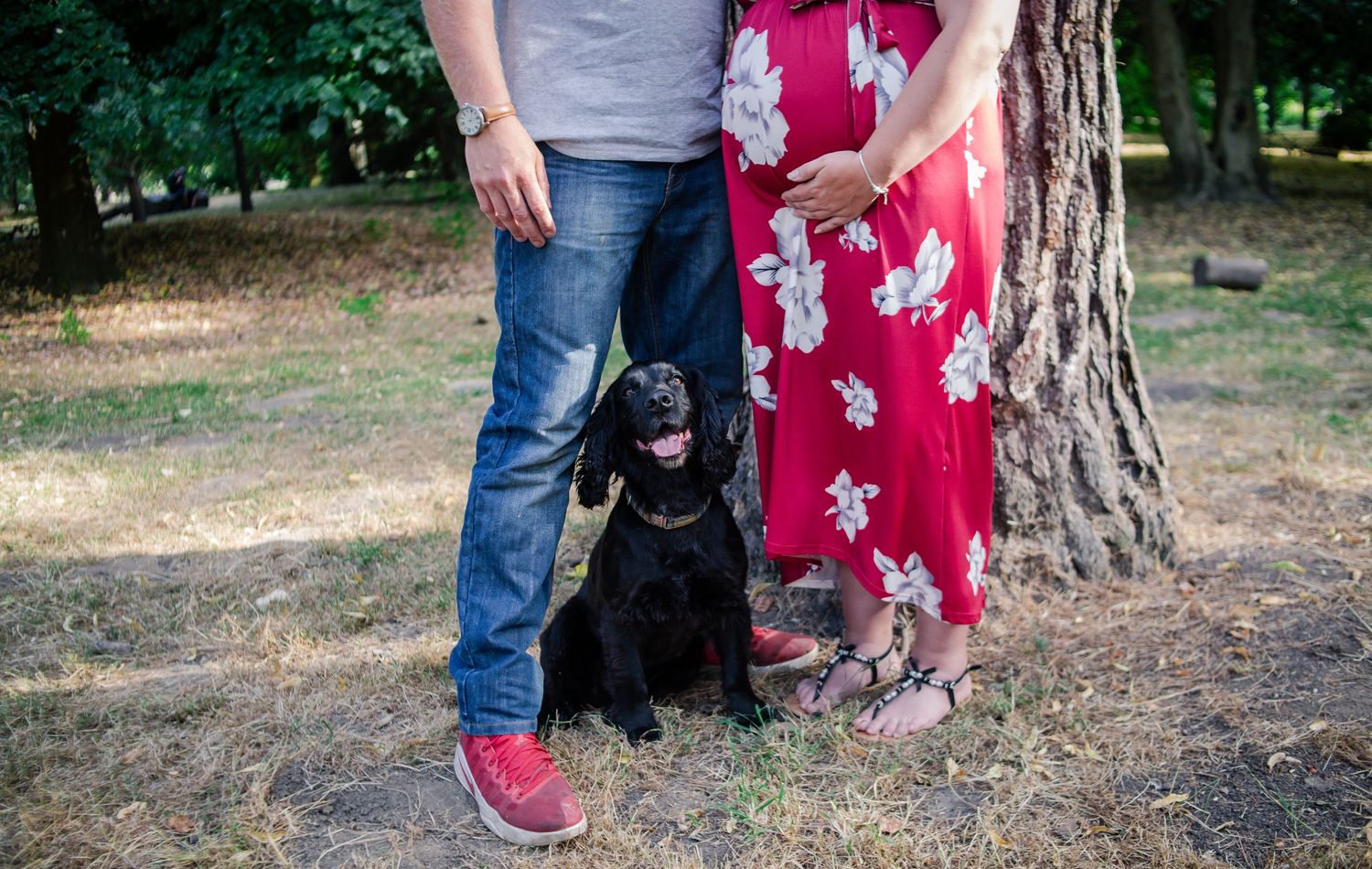 Natural maternity photography session in South Wales capturing glowing mother-to-be by Winter Willow Photography.