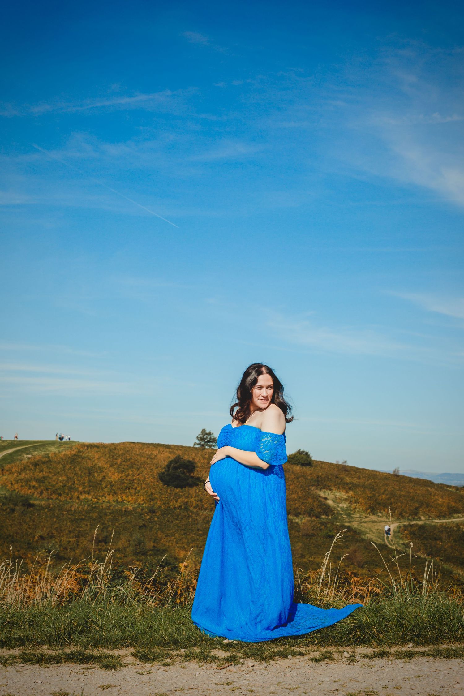 Natural maternity photography session in South Wales capturing glowing mother-to-be by Winter Willow Photography.