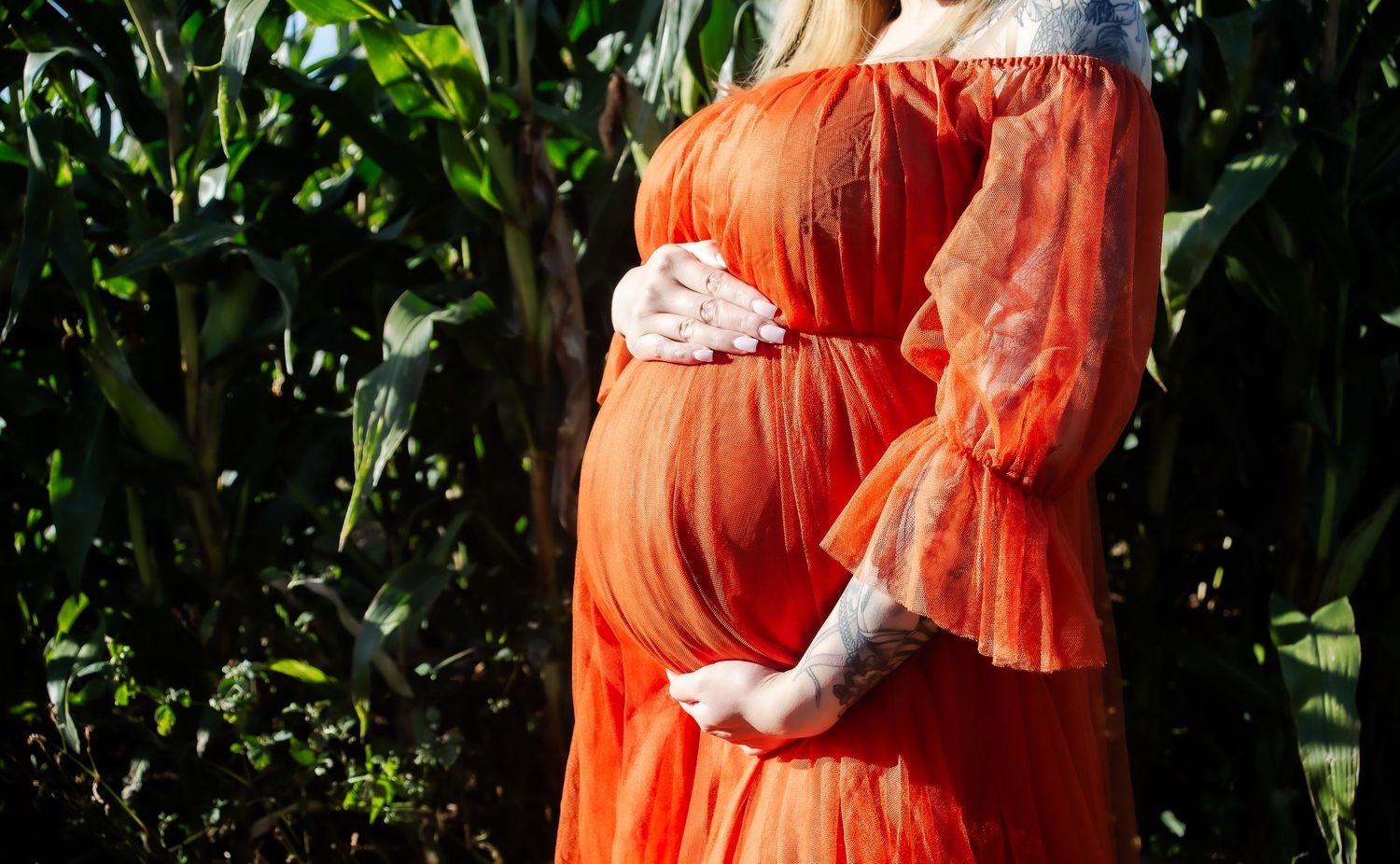 Natural maternity photography session in South Wales capturing glowing mother-to-be by Winter Willow Photography.
