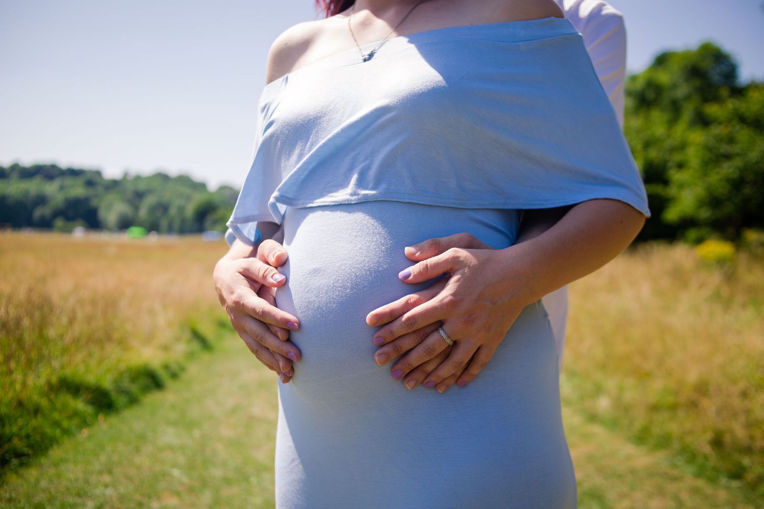 Natural maternity photography session in South Wales capturing glowing mother-to-be by Winter Willow Photography.