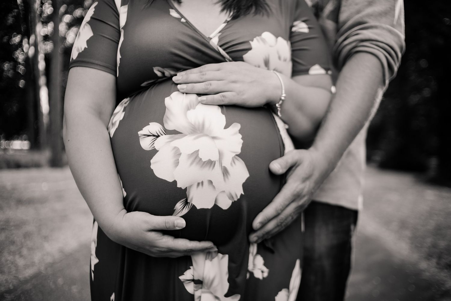Natural maternity photography session in South Wales capturing glowing mother-to-be by Winter Willow Photography.