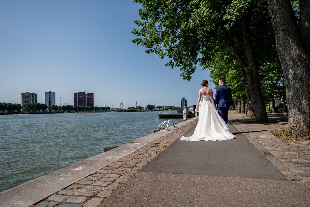 fotoshoot met bruidspaar bij de haven van Rotterdam