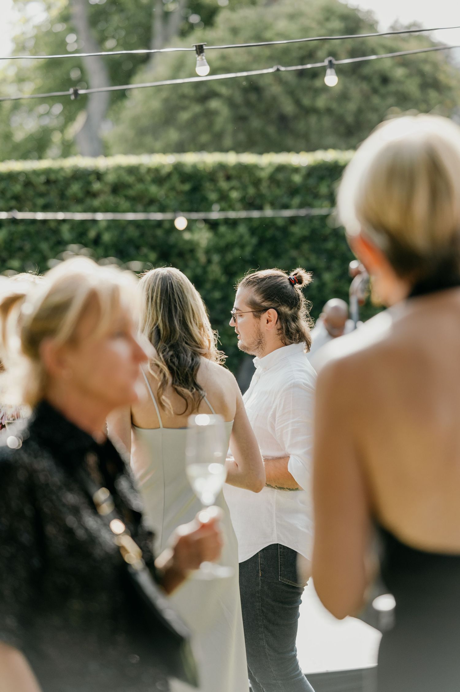 Guest mingling during pre-drinks & canape hour.