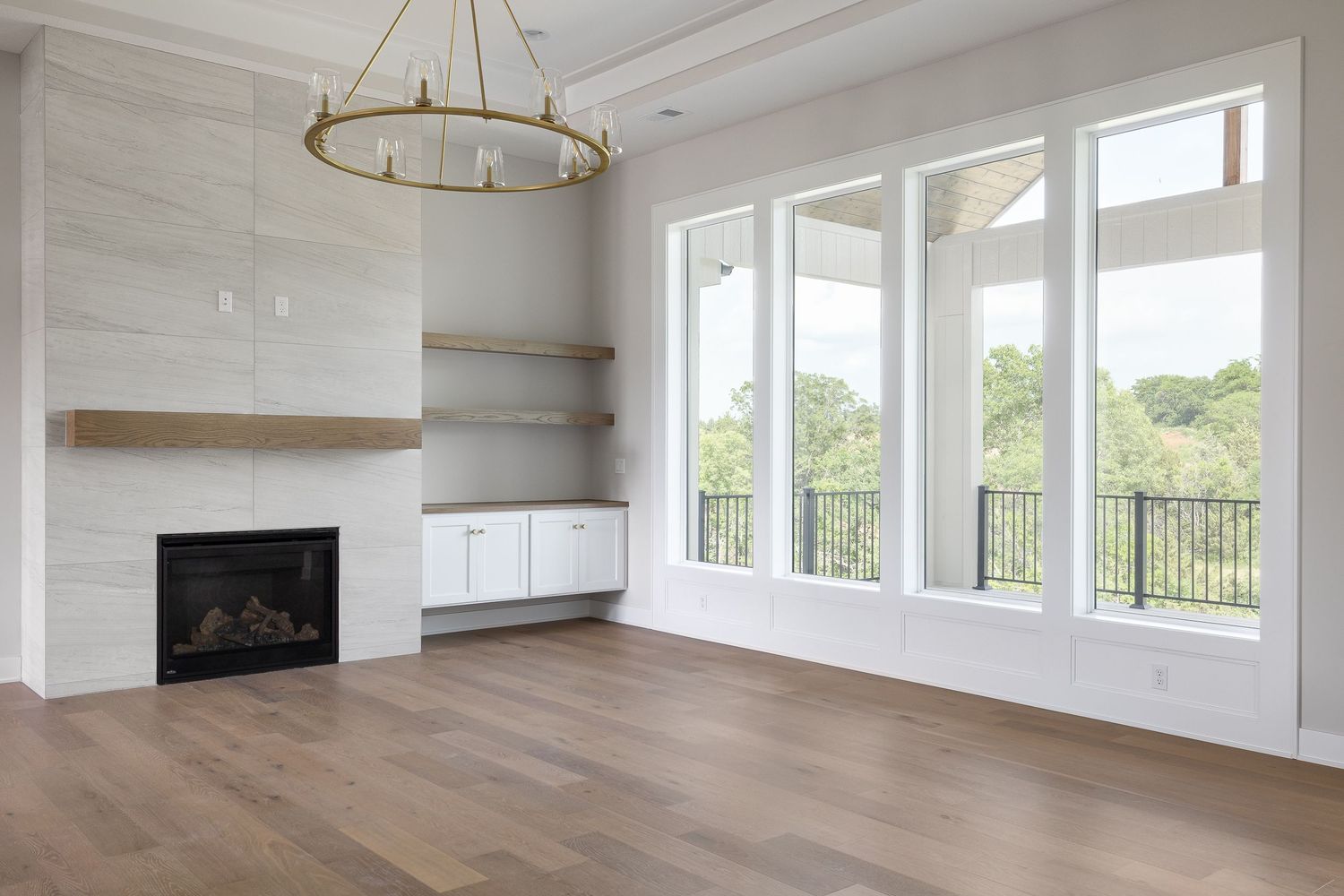 Luxury new-build photo by Derek Mecca. Editorial Magazine quality photographer in Olathe Kansas. Architecture & luxury real estate.