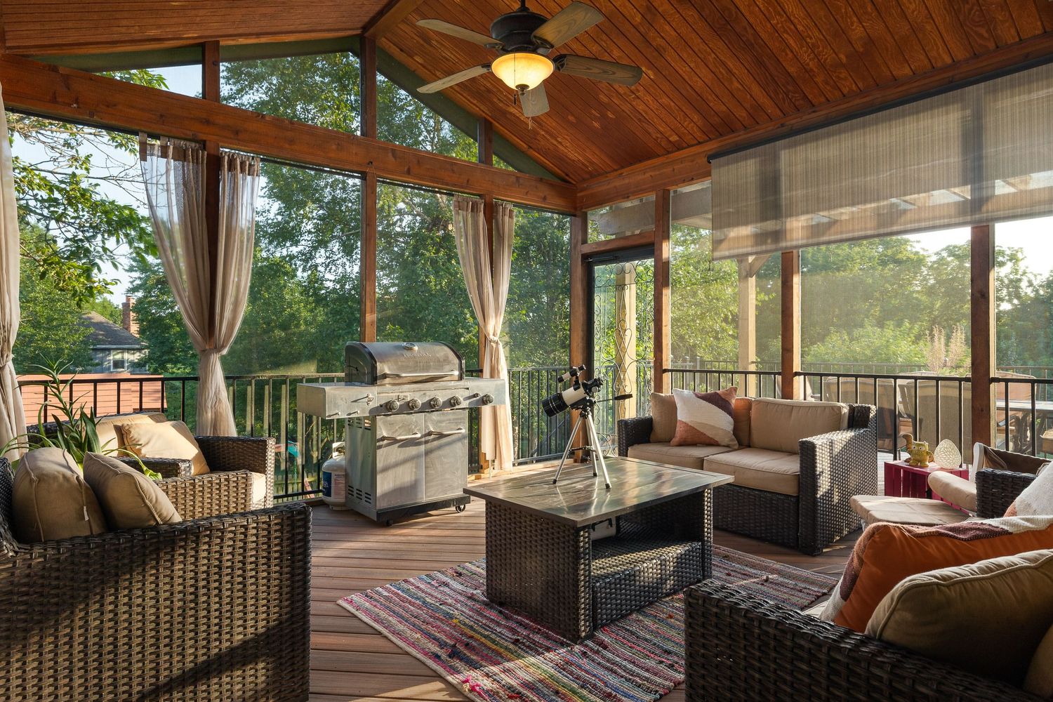 Residential photography by Derek Mecca in Kansas. Photography for architecture, interiors, commercial and premium real estate.