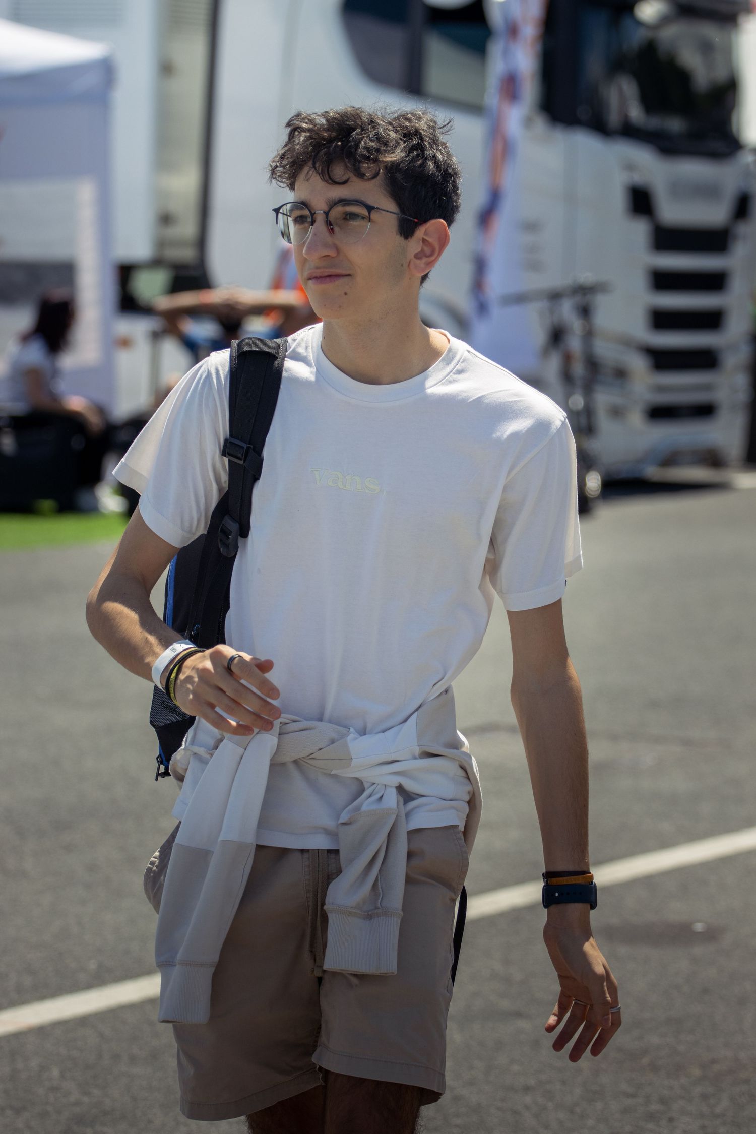 Matteo Ricotta, fotografo automobilistico – ritratto personale durante gli shooting all'interno dei paddock