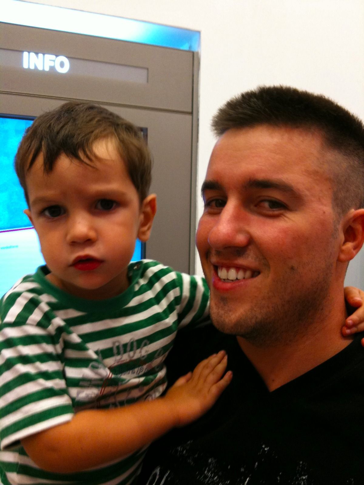 Foto di infanzia di Matteo Ricotta con suo fratello William