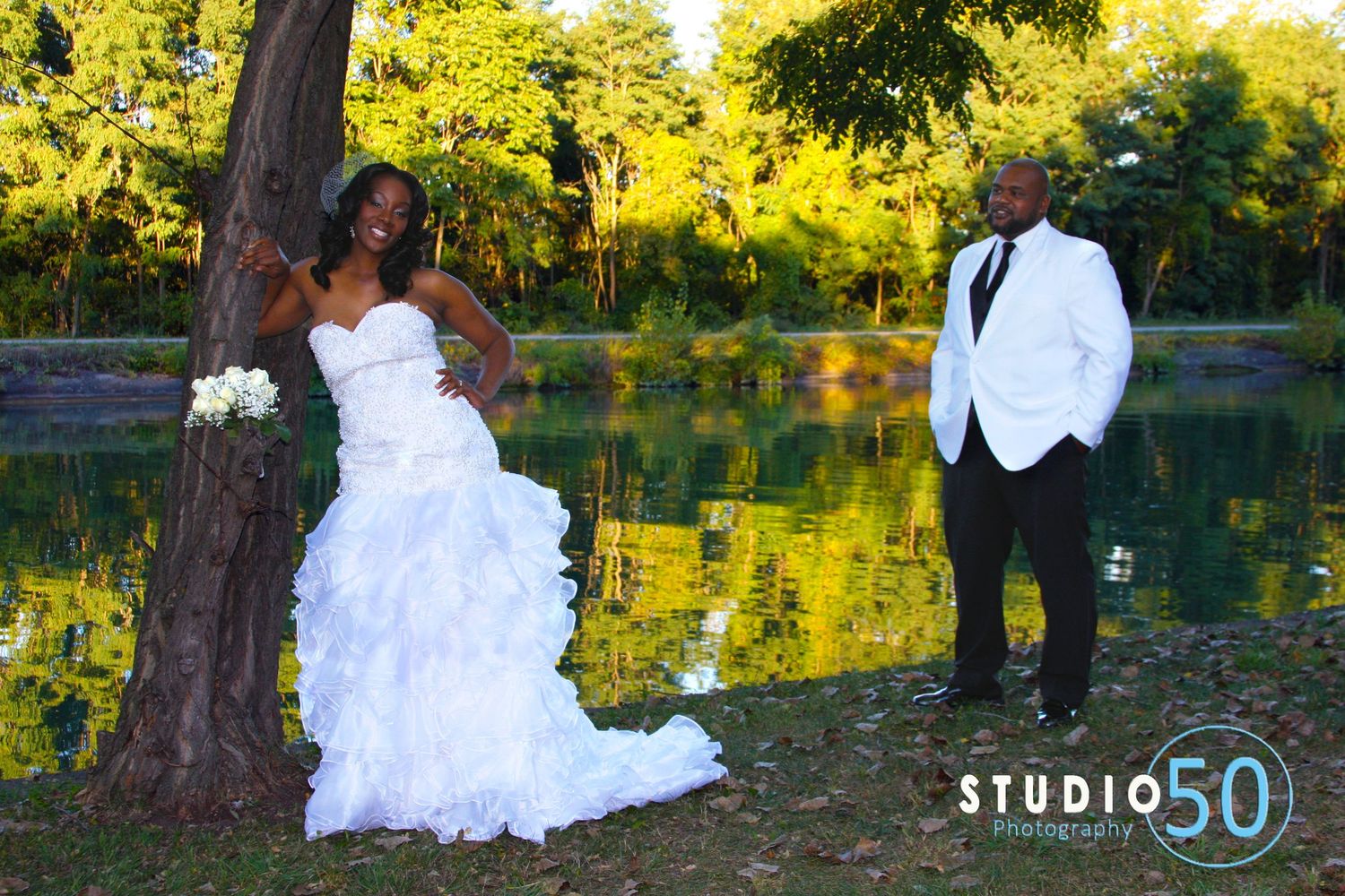 A romantic photo session by a lake with a white wedding dress and natural outdoor scenery.
