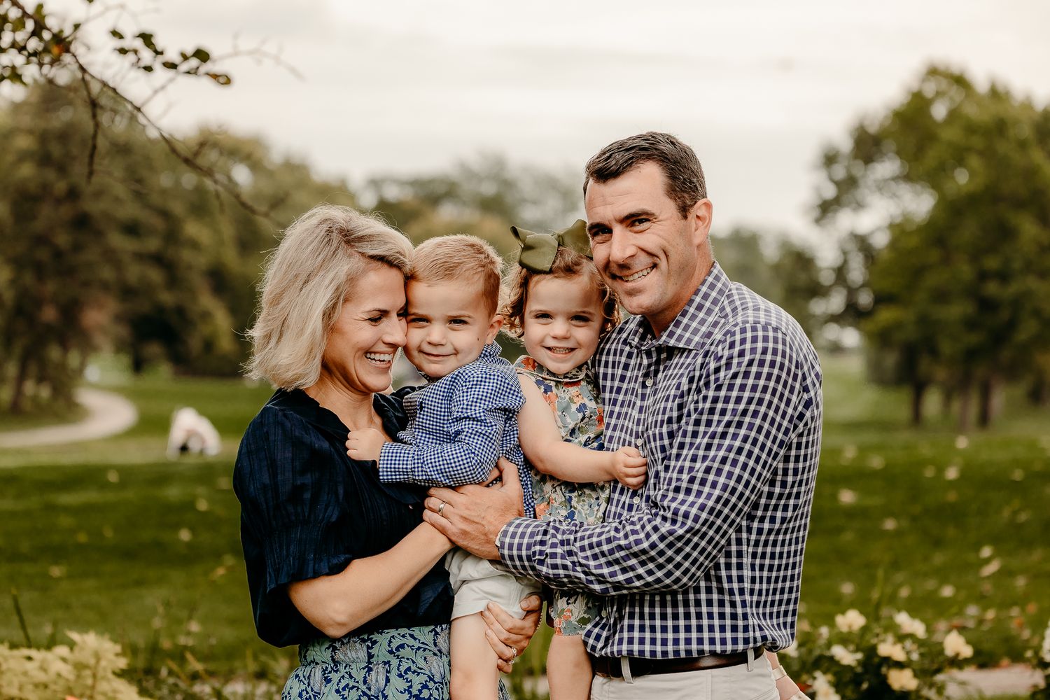 Itasca family fall mini session at golf country club with parents and children smiling