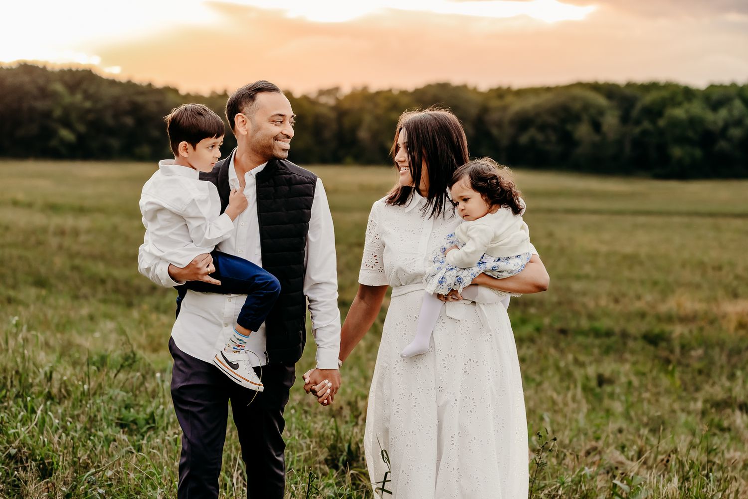 Fall Family sunset photoshoot with white outfits in Palatine Illinois