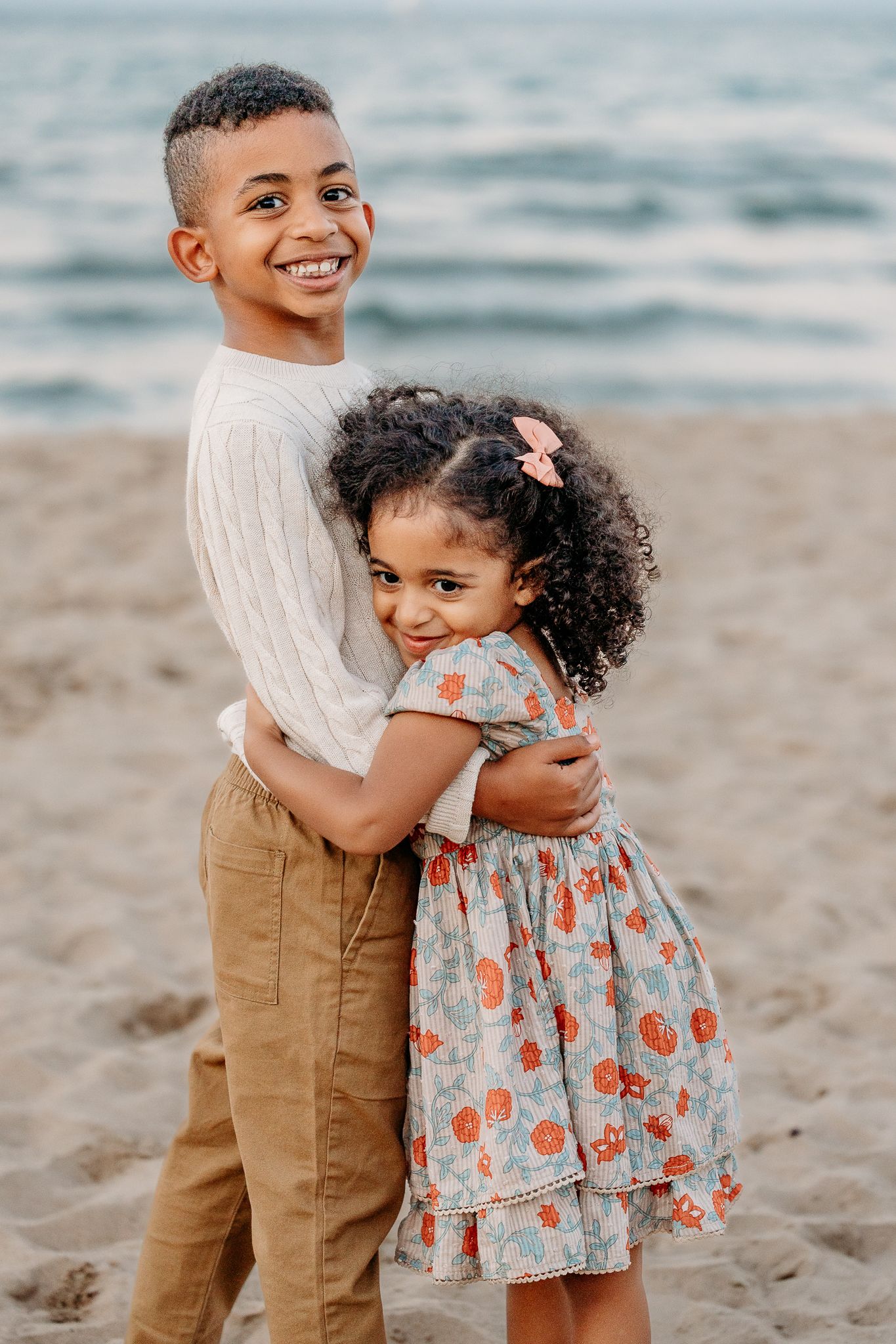 Sibling hugging at Chicago family beach session on Evanston Beach