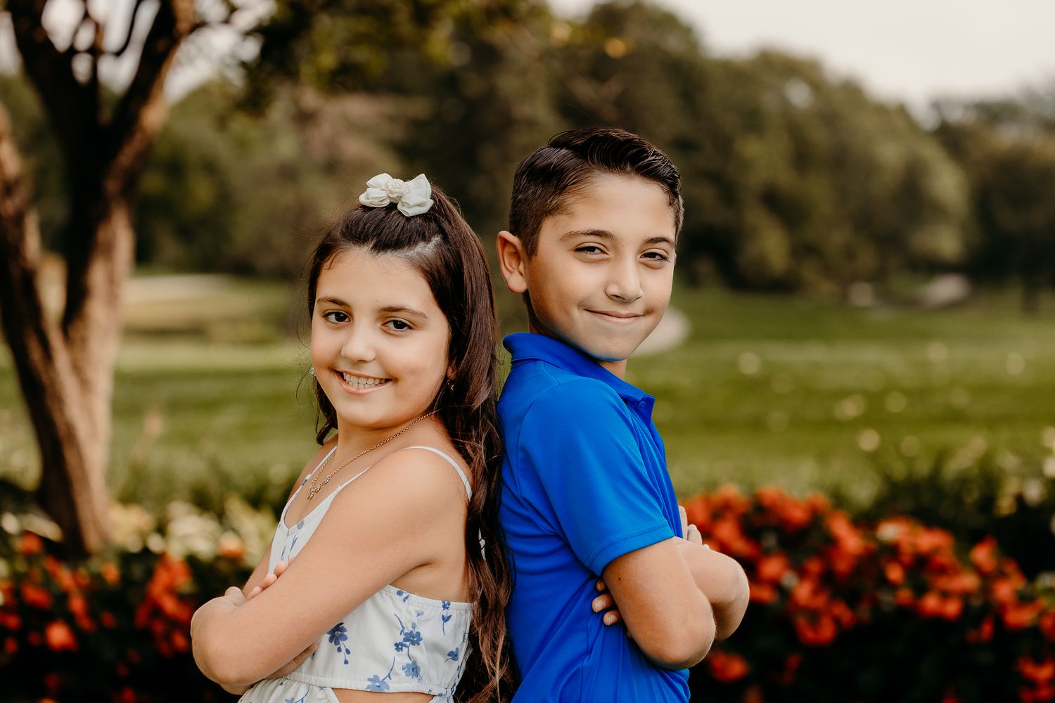 Sibling Posing back to back at Itasca Country Club Fall Mini Session
