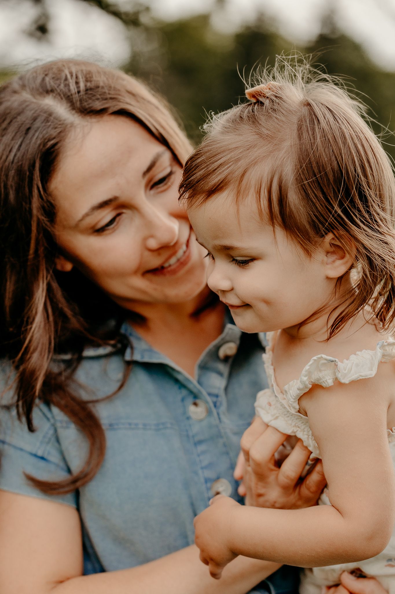 Sweet mom and daughter moment in Itasca family photo session