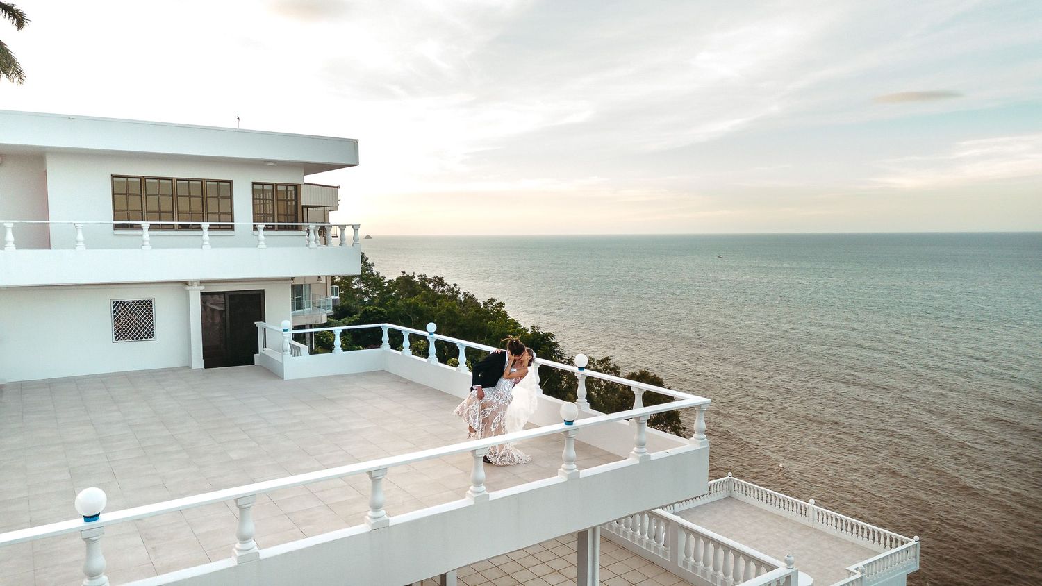 Modern romantic wedding portraits at A Villa Gail