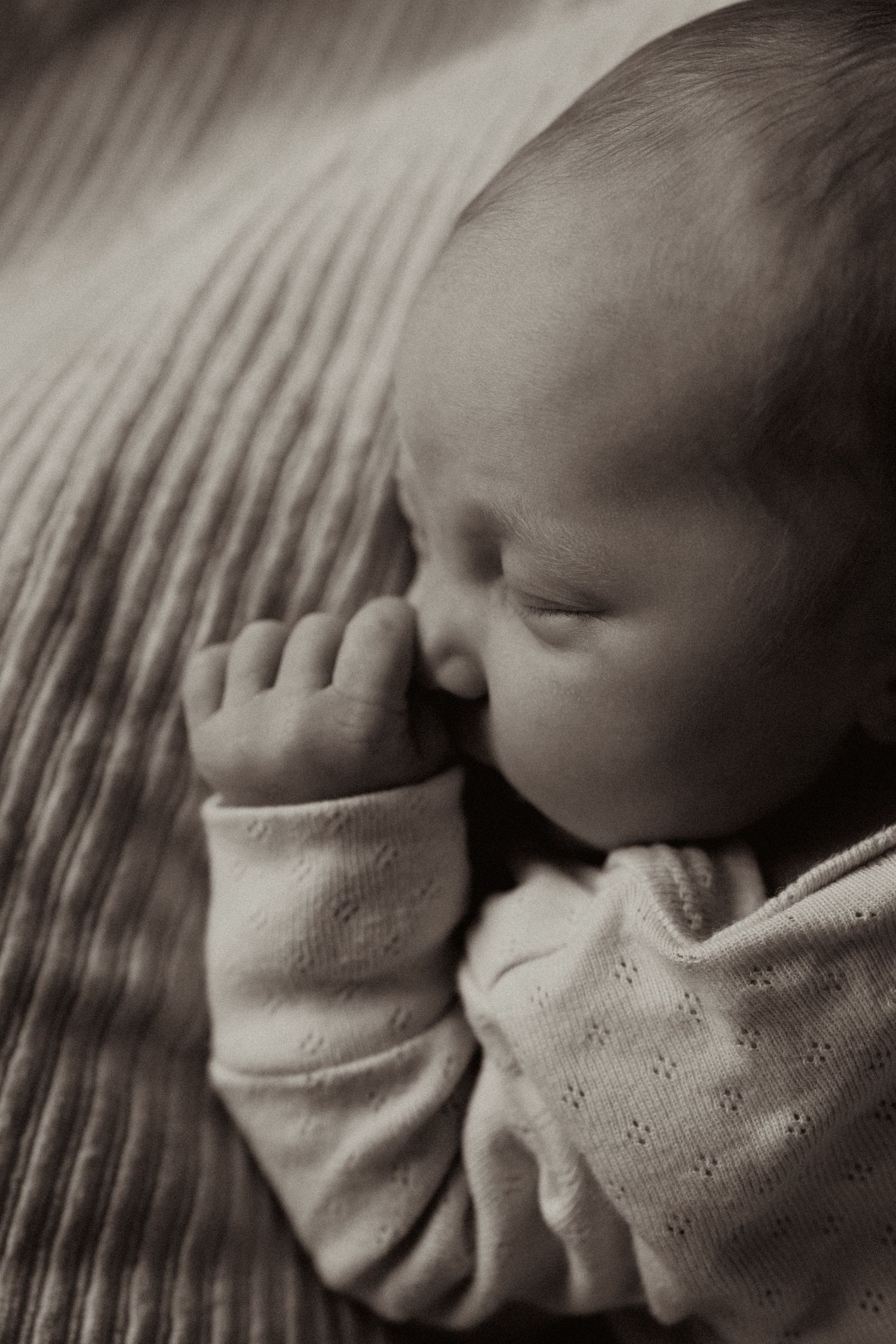 Lief detailbeeld van het gezichtje van een babymeisje