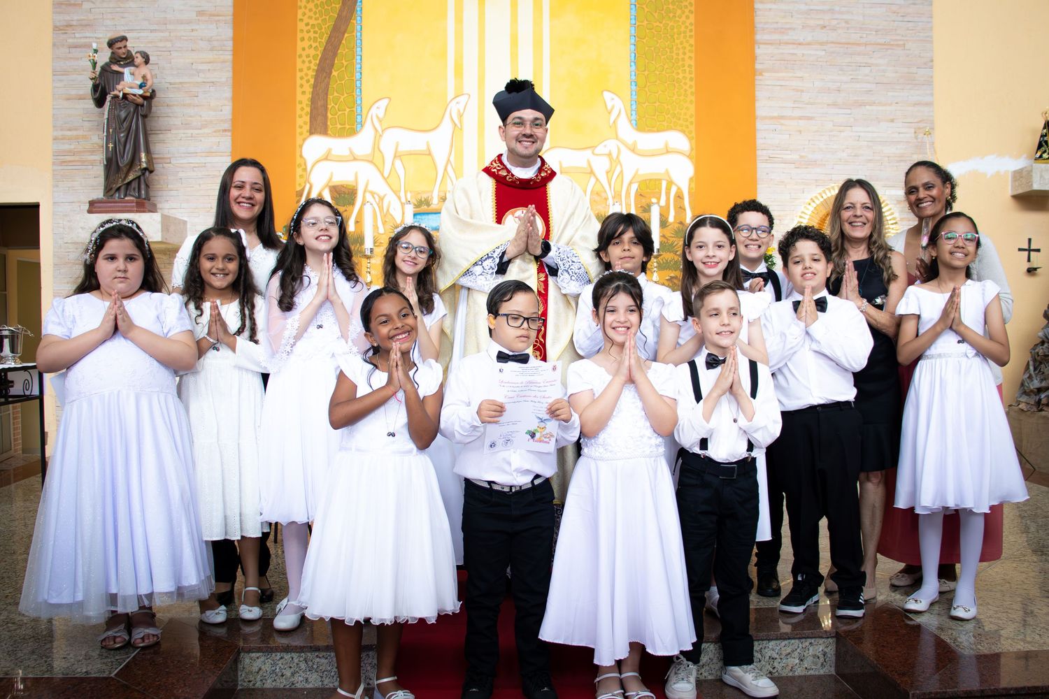 Foto primeira comunhao na santo antonio