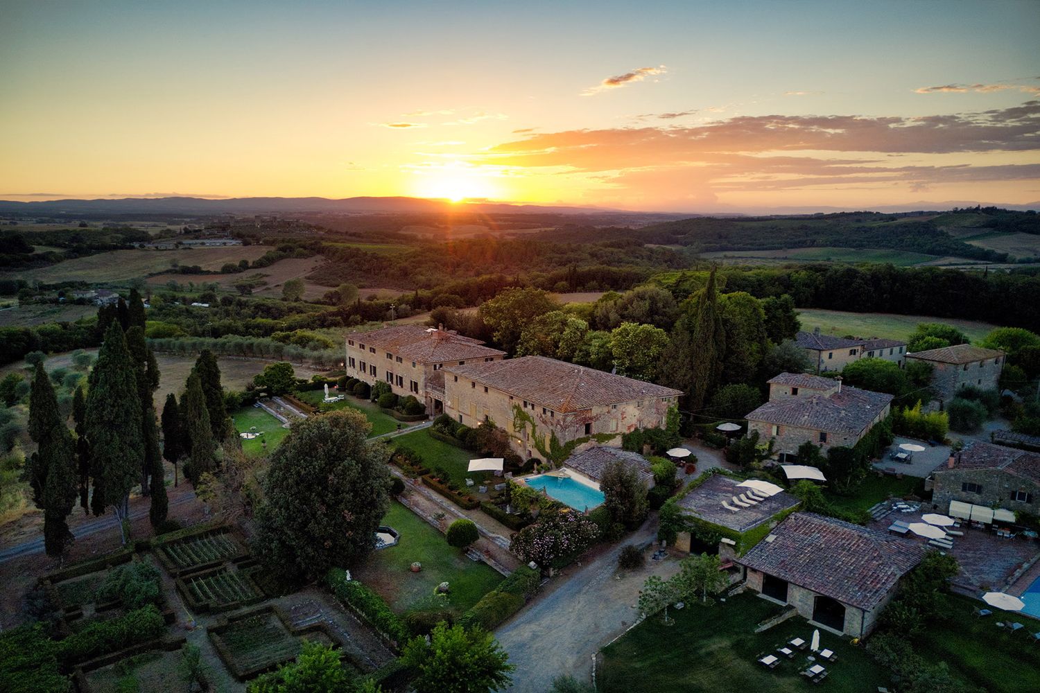 luxury-tuscany-wedding-villa-view.jpg