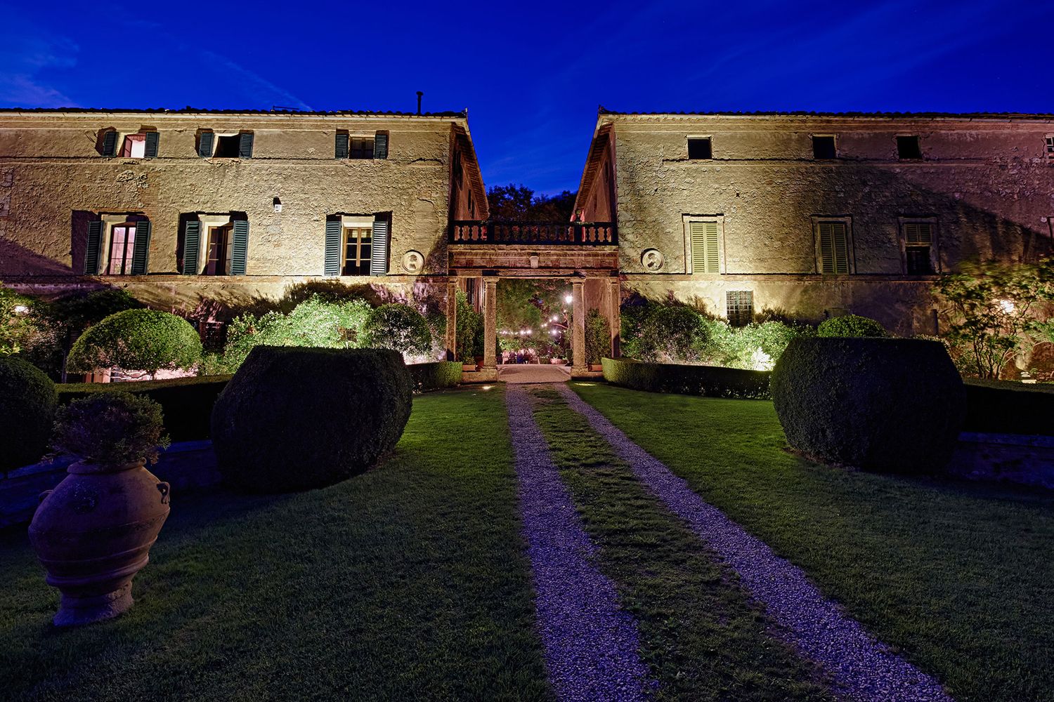 tuscany-villa-wedding-ceremony-garden.jpg