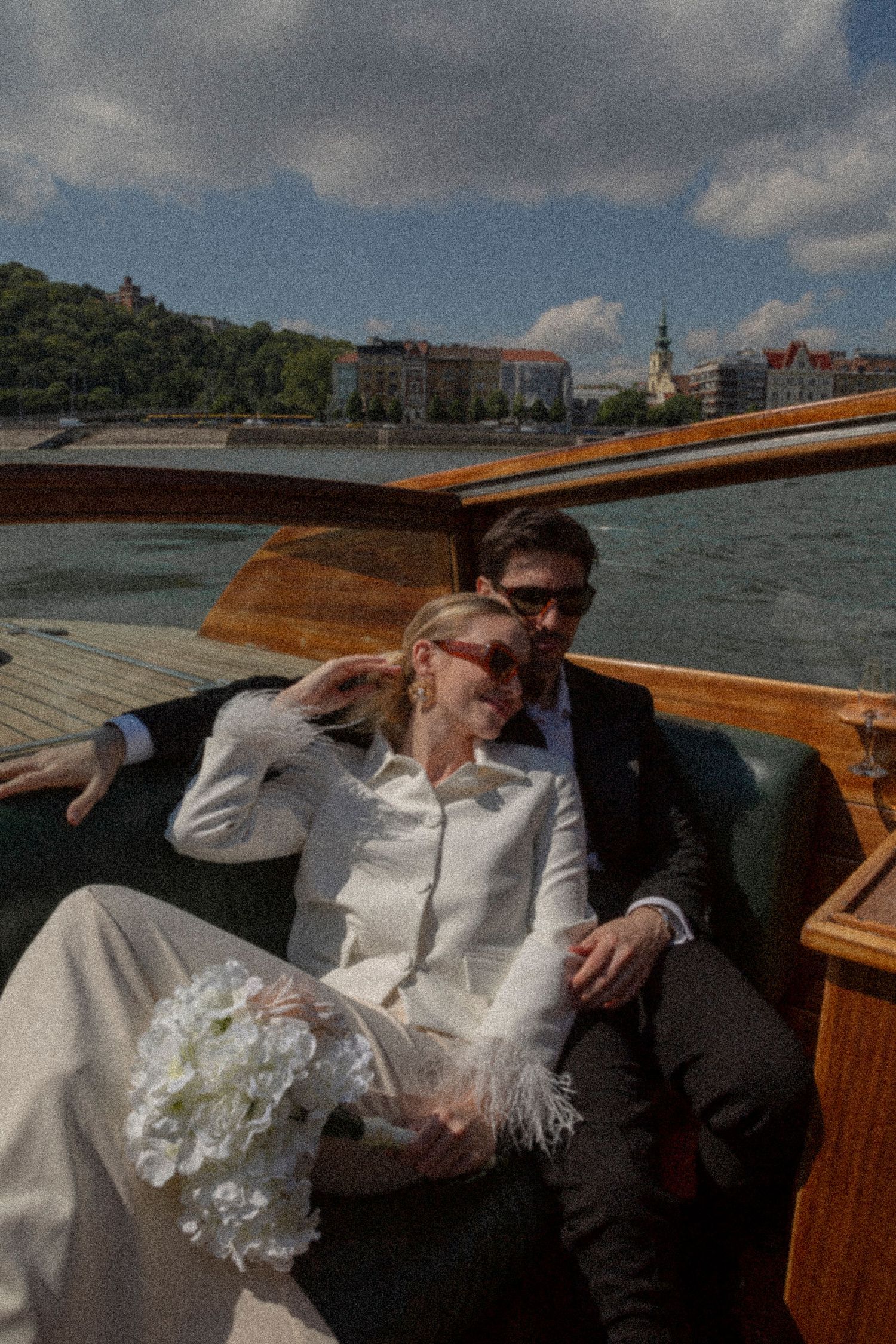 wedding-couple-on-boat-lake-como.jpg