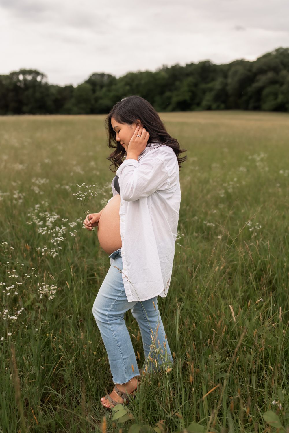northern virginia maternity photo at the manasssas battlefield