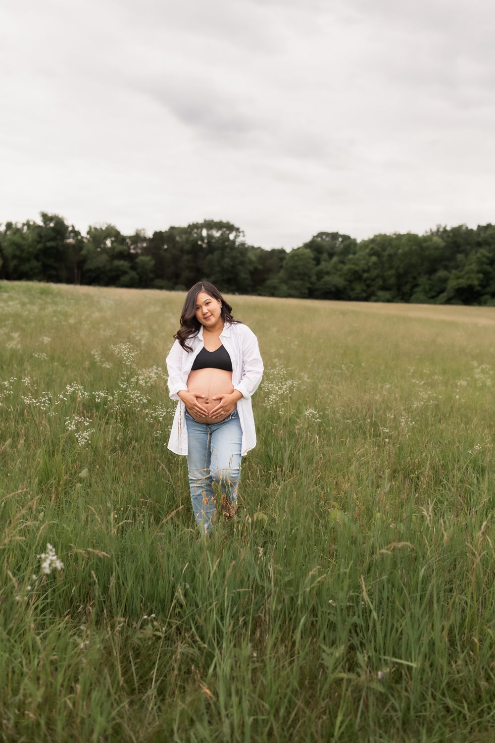 northern virginia maternity photo at the manasssas battlefield
