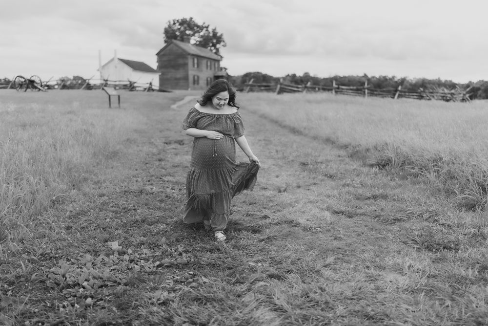 northern virginia maternity photo at the manasssas battlefield