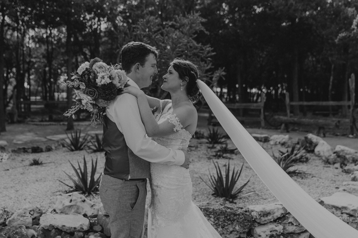 Award winning Wedding and Family photographer. Fully customized packages for weddings in Roanoke Virginia and surrounding areas. Book Now!