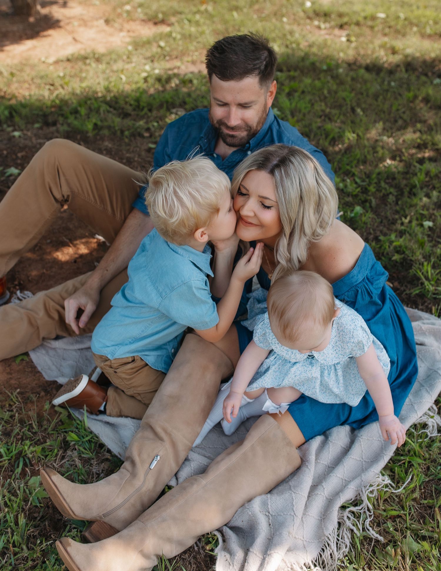 Family  in elegant natural light couples portrait in Kansas and East Texas