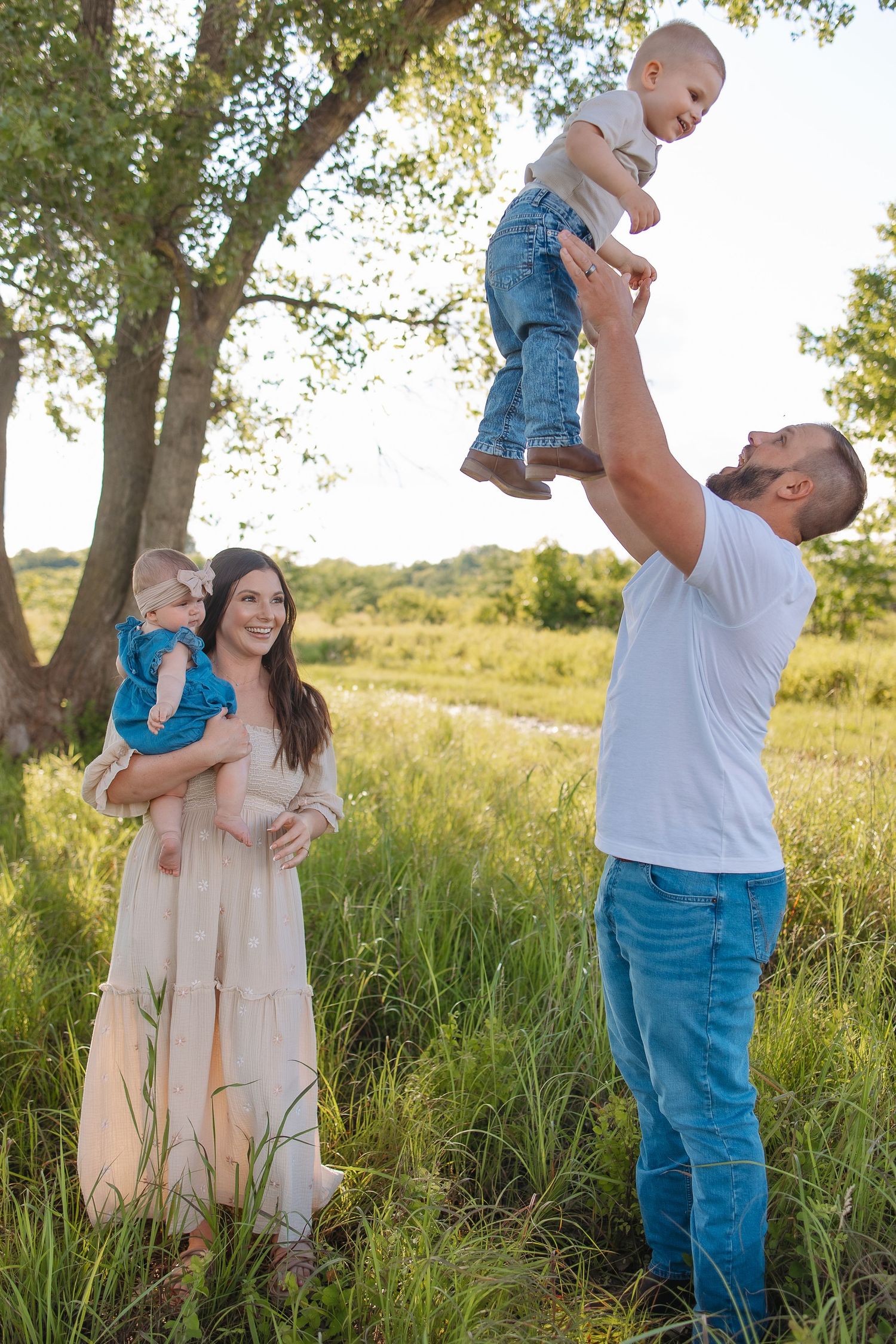 Family  in elegant natural light couples portrait in Kansas and East Texas