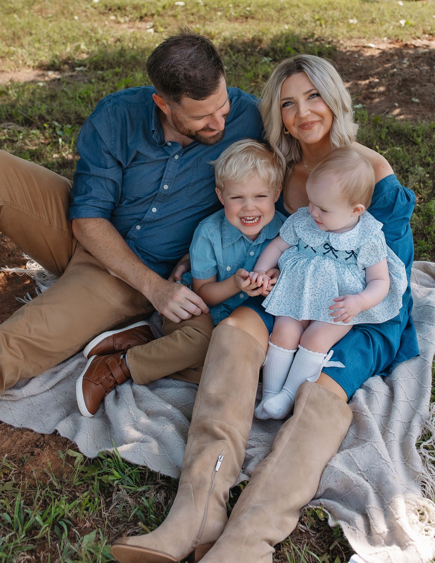Family  in elegant natural light couples portrait in Kansas and East Texas