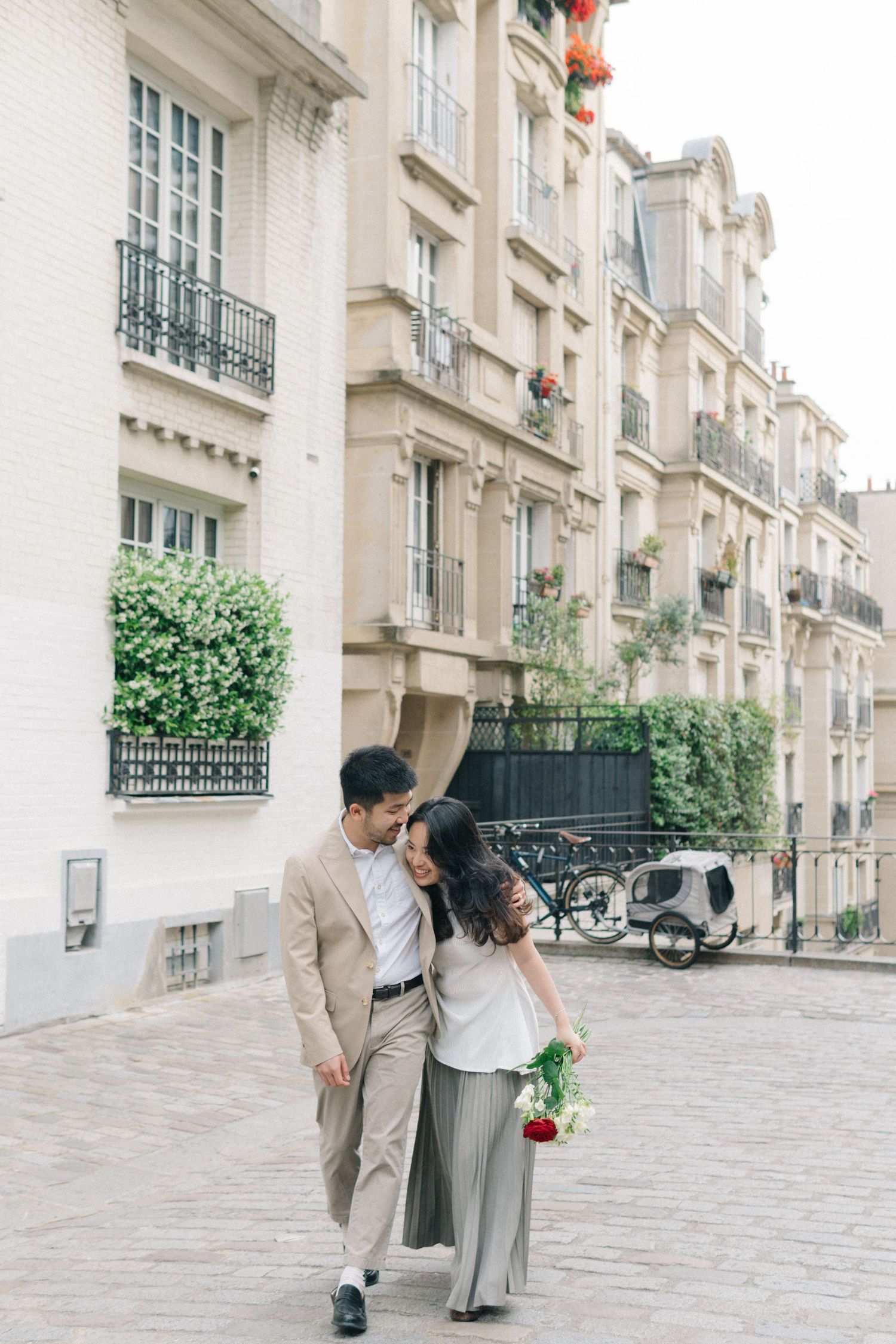 Montmartre engagement couple photoshoot, the couple walking