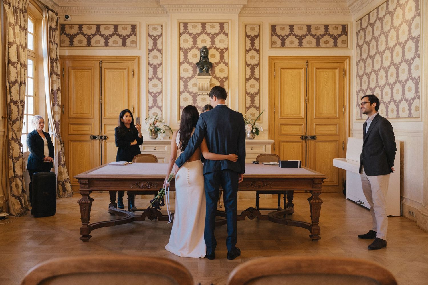 Civil wedding ceremony at Mairie de Levallois-Perret