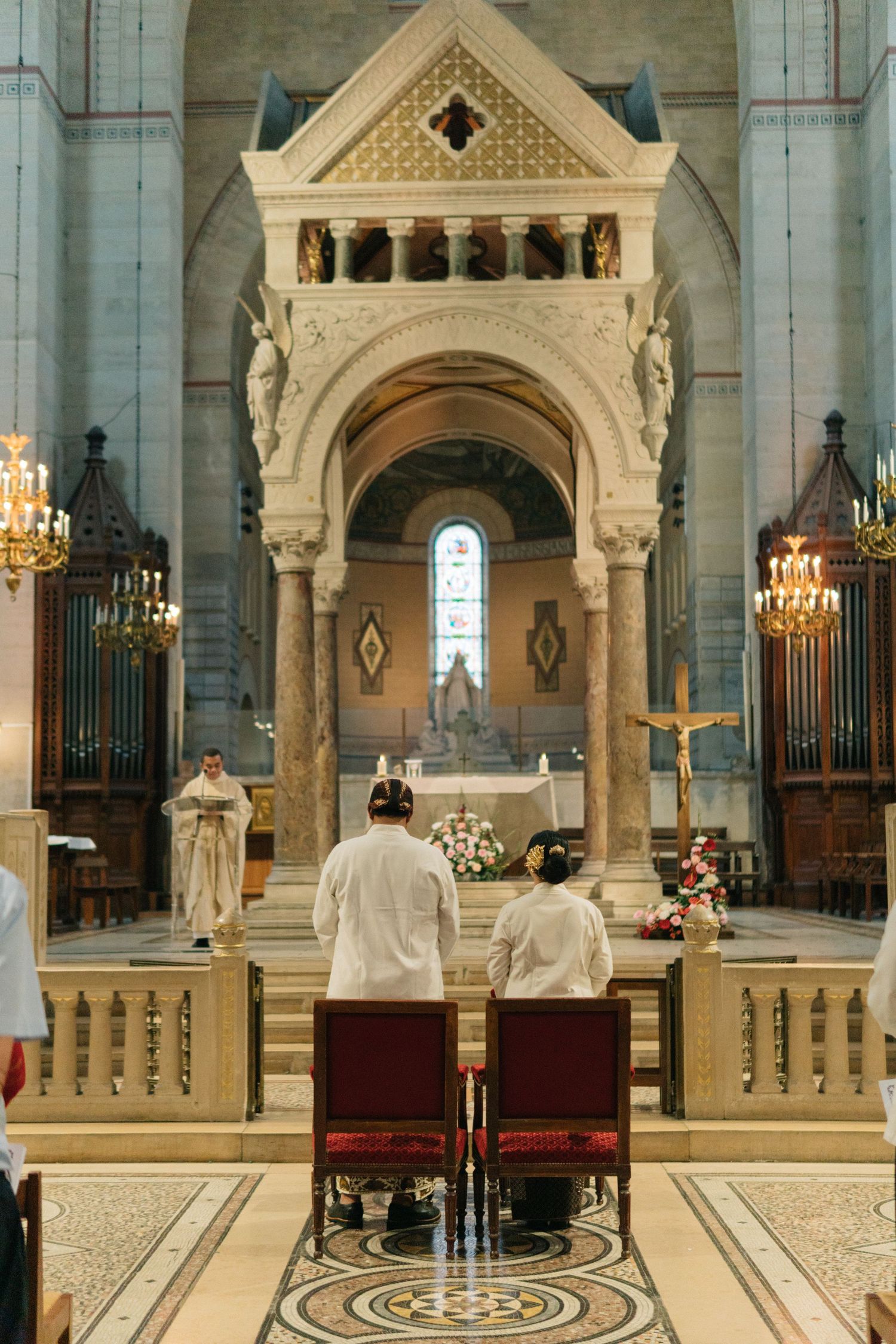 Paris church wedding of Indonesian couple wearing traditional indonesian costumes (batik) at Église Évangélique Libre de Paris Alésia