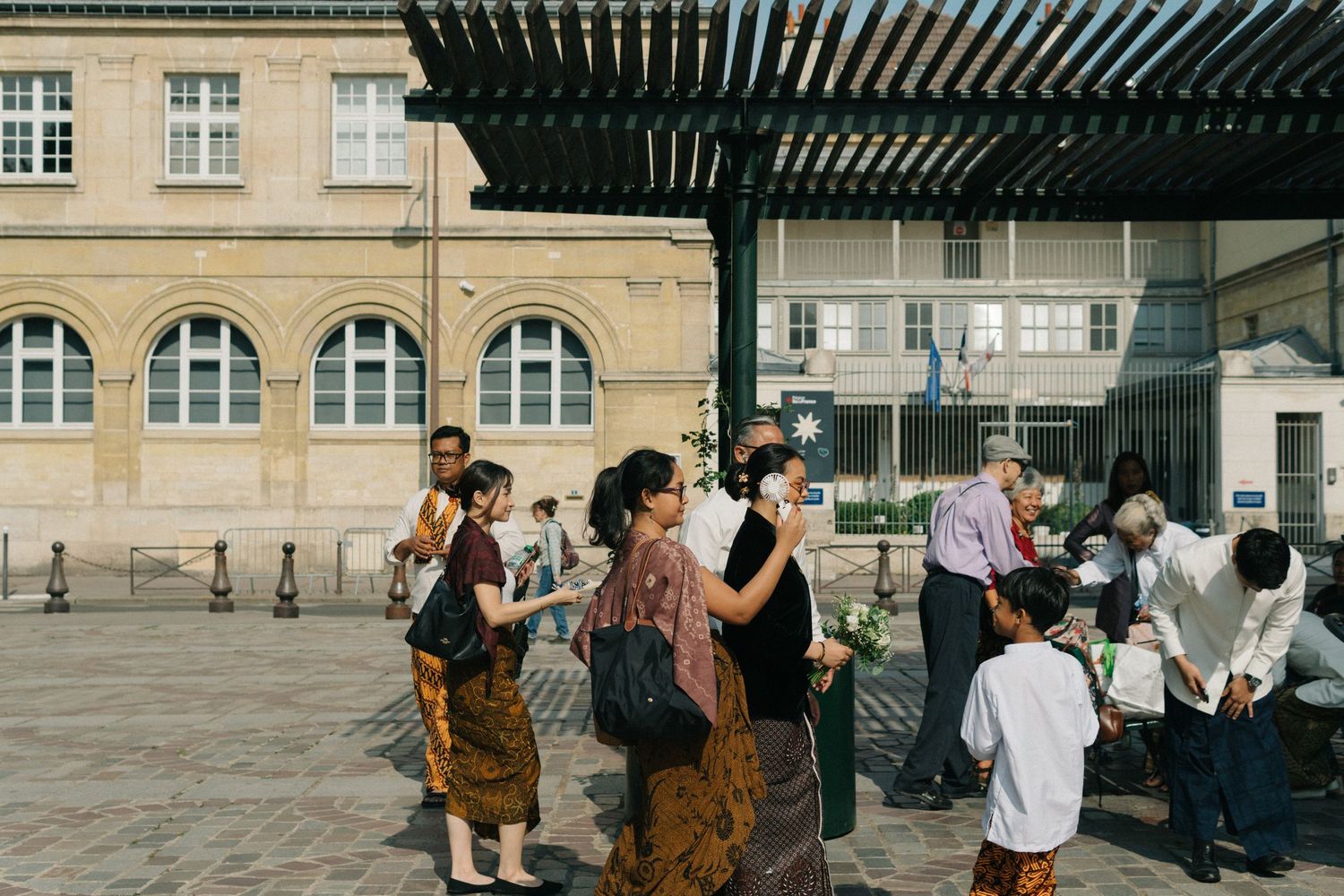 Indonesian civil wedding mairie 14eme paris, the crowd is wearing traditional indonesian outfit (batik)
