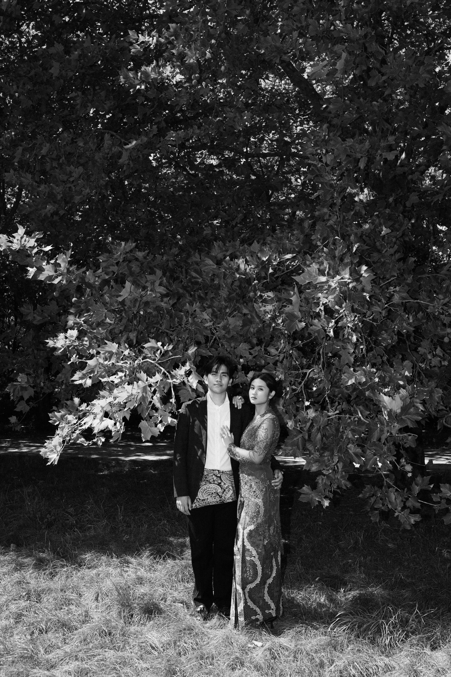Bois de vincennes Indonesian inspired photoshoot wearing kebaya in paris black and white