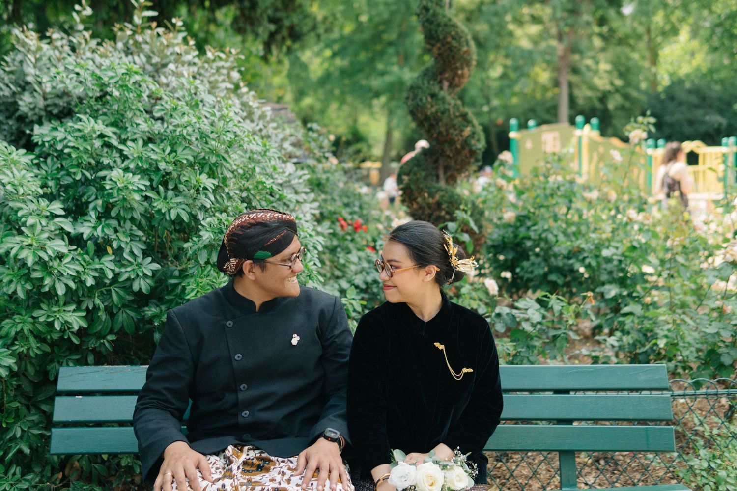 Indonesian civil wedding mairie 14eme paris, the couple is wearing traditional indonesian outfit (javanese batik)