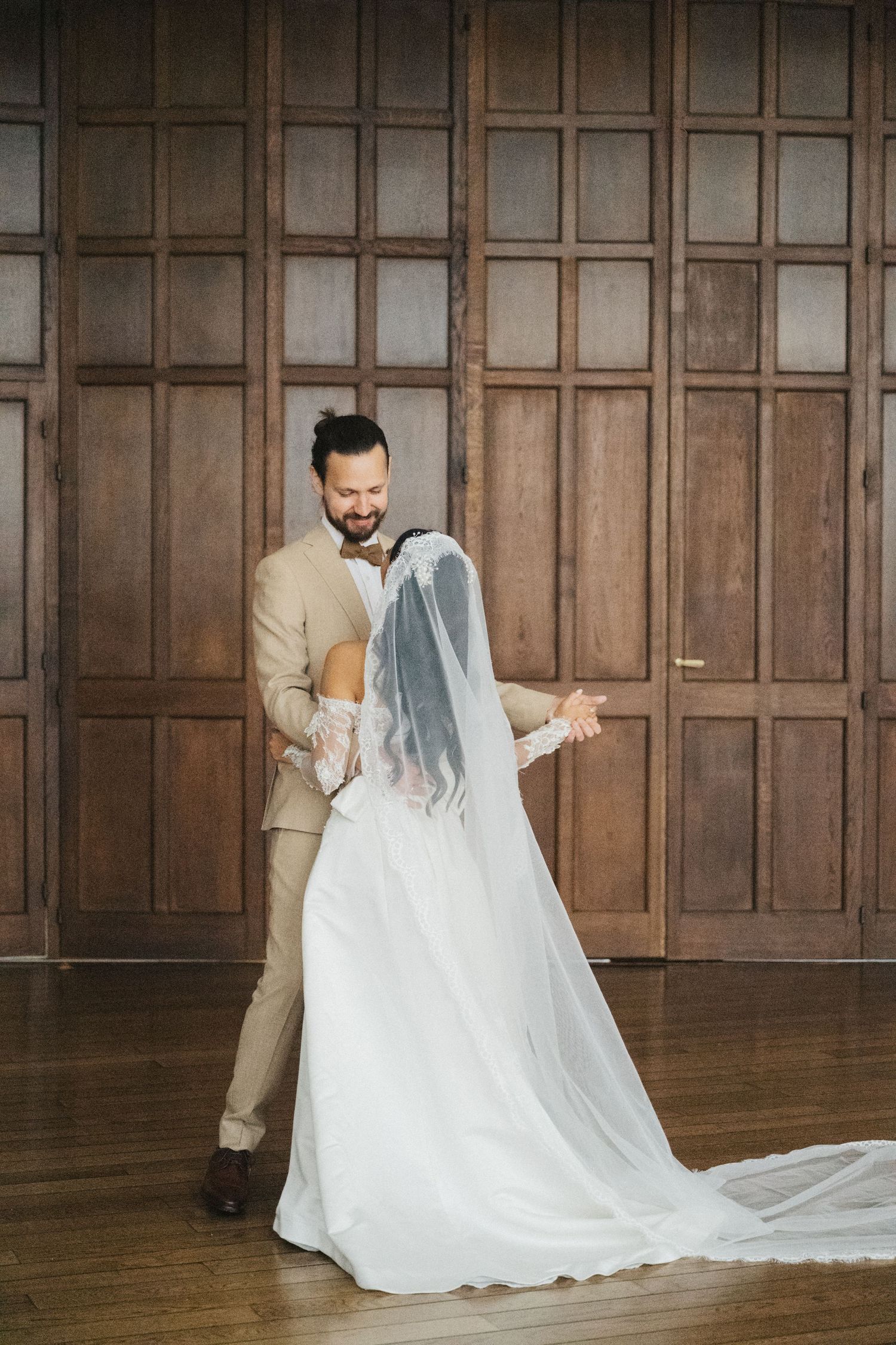 american church in paris wedding couple dancing
