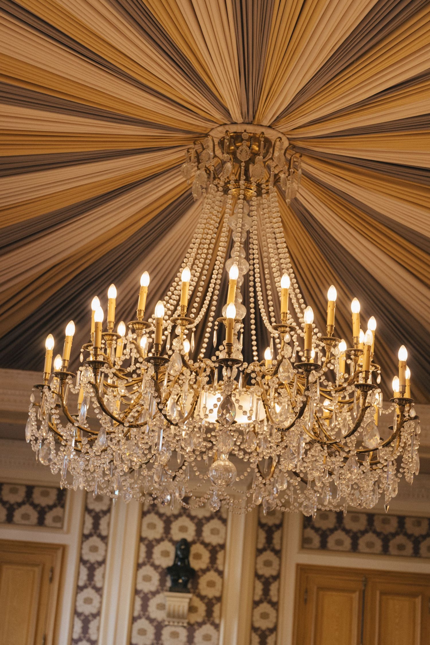 Civil wedding ceremony at Mairie de Levallois-Perret, the chandelier details