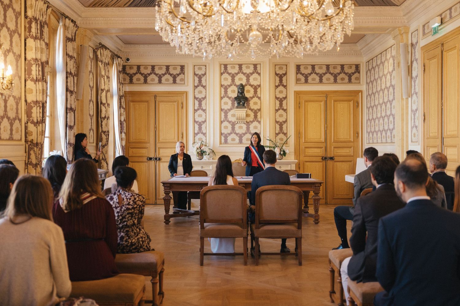 Civil wedding ceremony at Mairie de Levallois-Perret