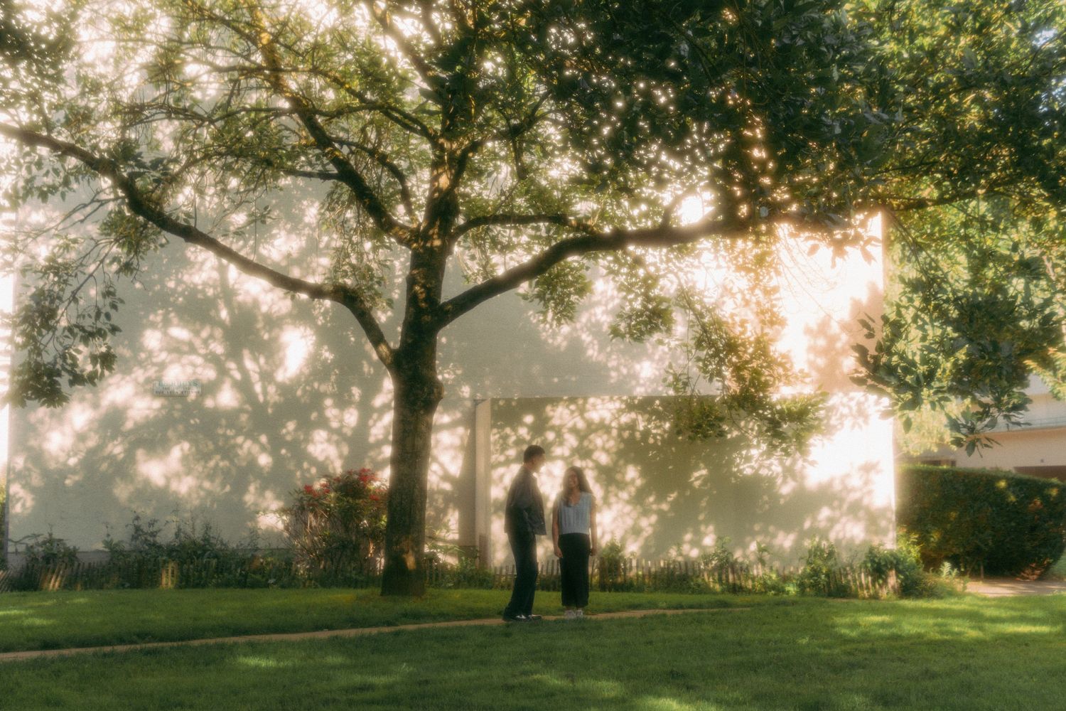 Romantic and intimate couple photoshoot in Rennes couple pre-wedding phtoographer summer