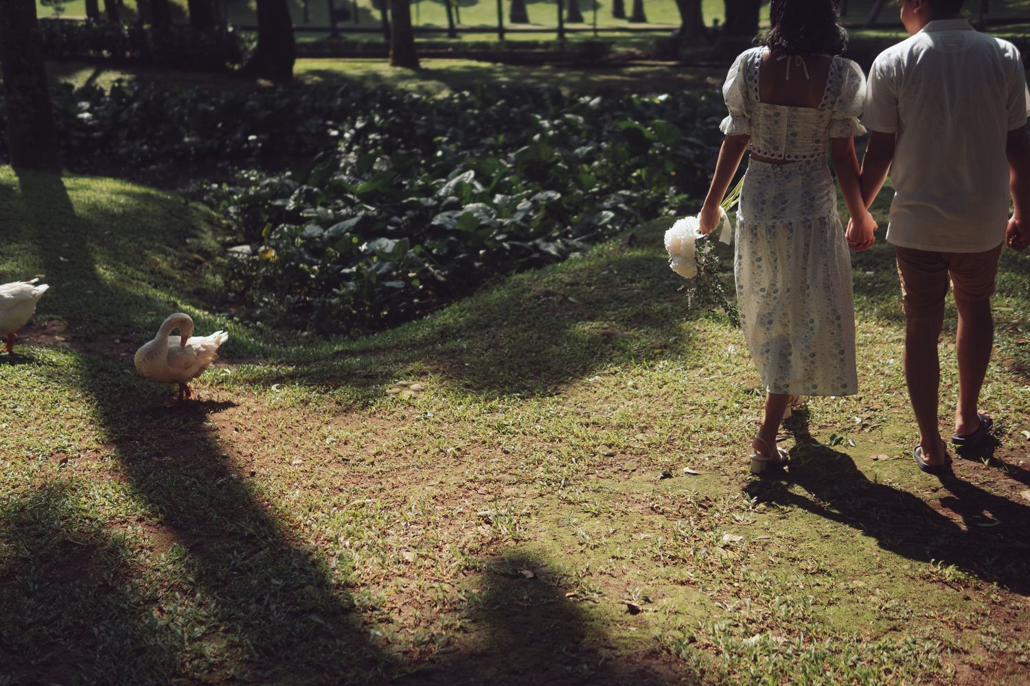Taman Langsat Jakarta pre-wedding photoshoot with ducks