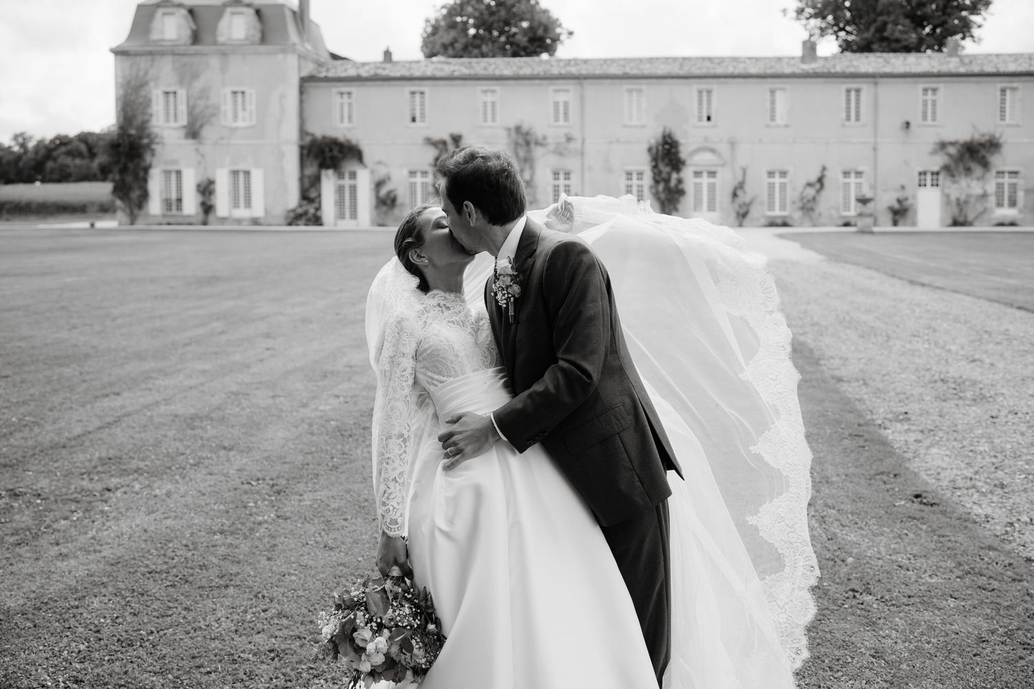 Elegant wedding portraits captured in front of a grand historic estate.