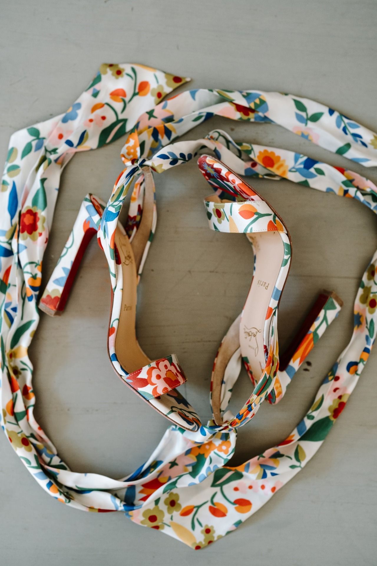 Floral patterned fabric strips arranged in a decorative chain pattern.