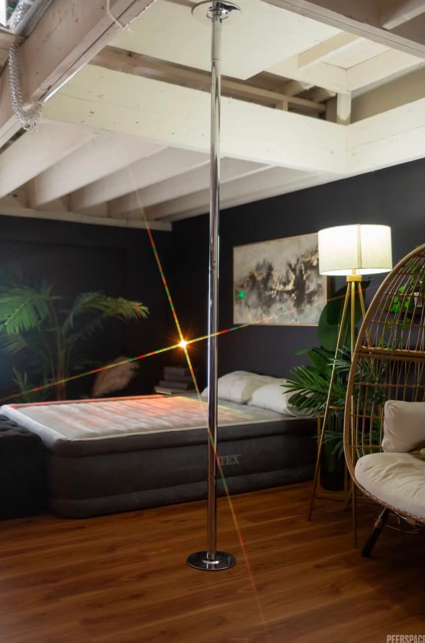 Boudoir studio Oregon City, OR - Bed and dancing pole